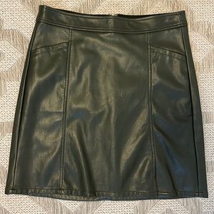 Dark green faux leather skirt - Size 2